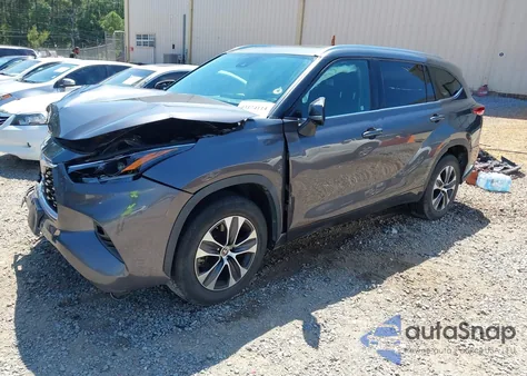 2021 Toyota Highlander Xle z USA, uszkodzony, nr VIN 5TDGZRAH2MS519387